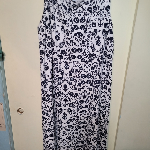 croft & barrow Dresses & Skirts - Elegant Black and White Patterned Women's Skirt